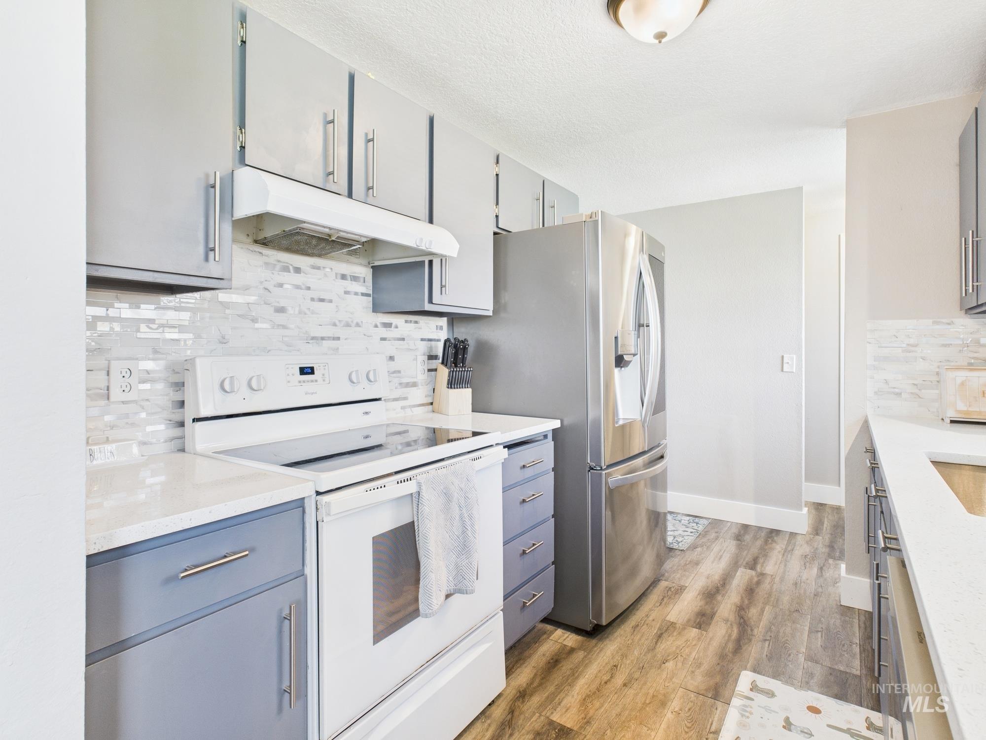 5648 Hillview Rd Property Photo 12