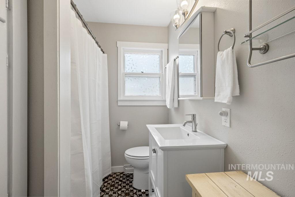 612 S Logan St Property Photo 10