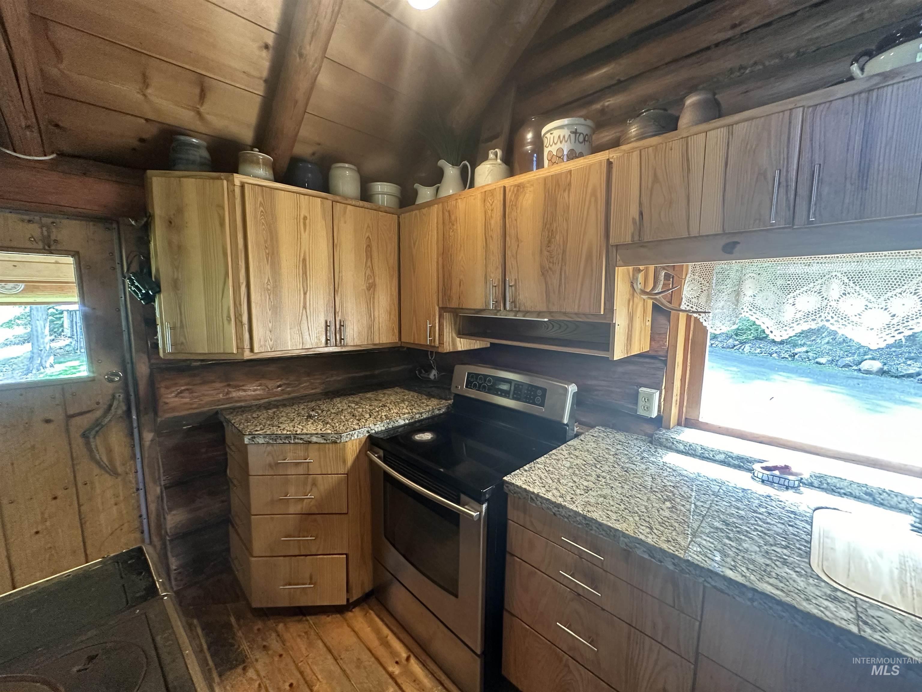 2223 Glenwood Rd Property Photo 17