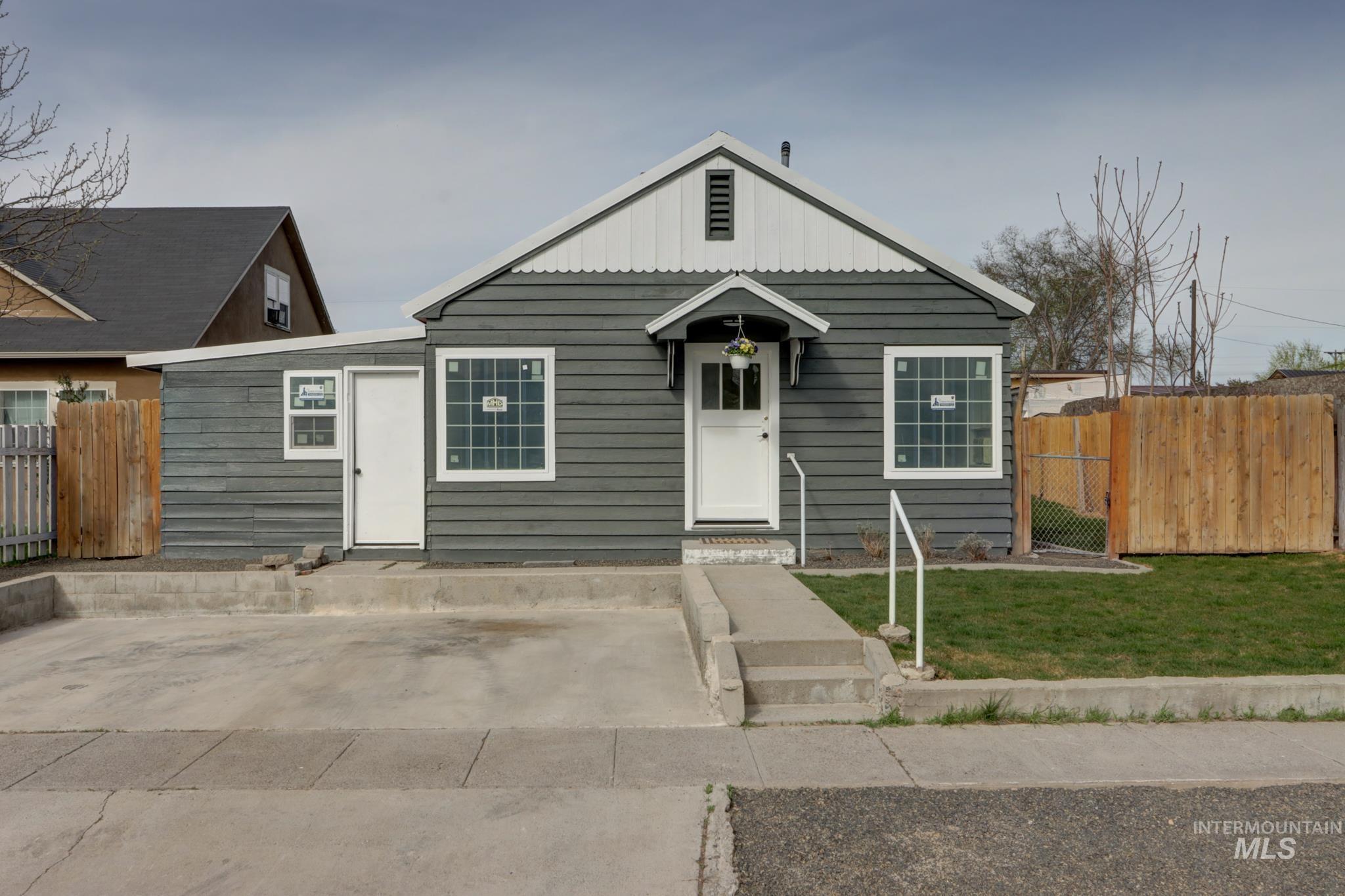 605 N 1st St Property Photo