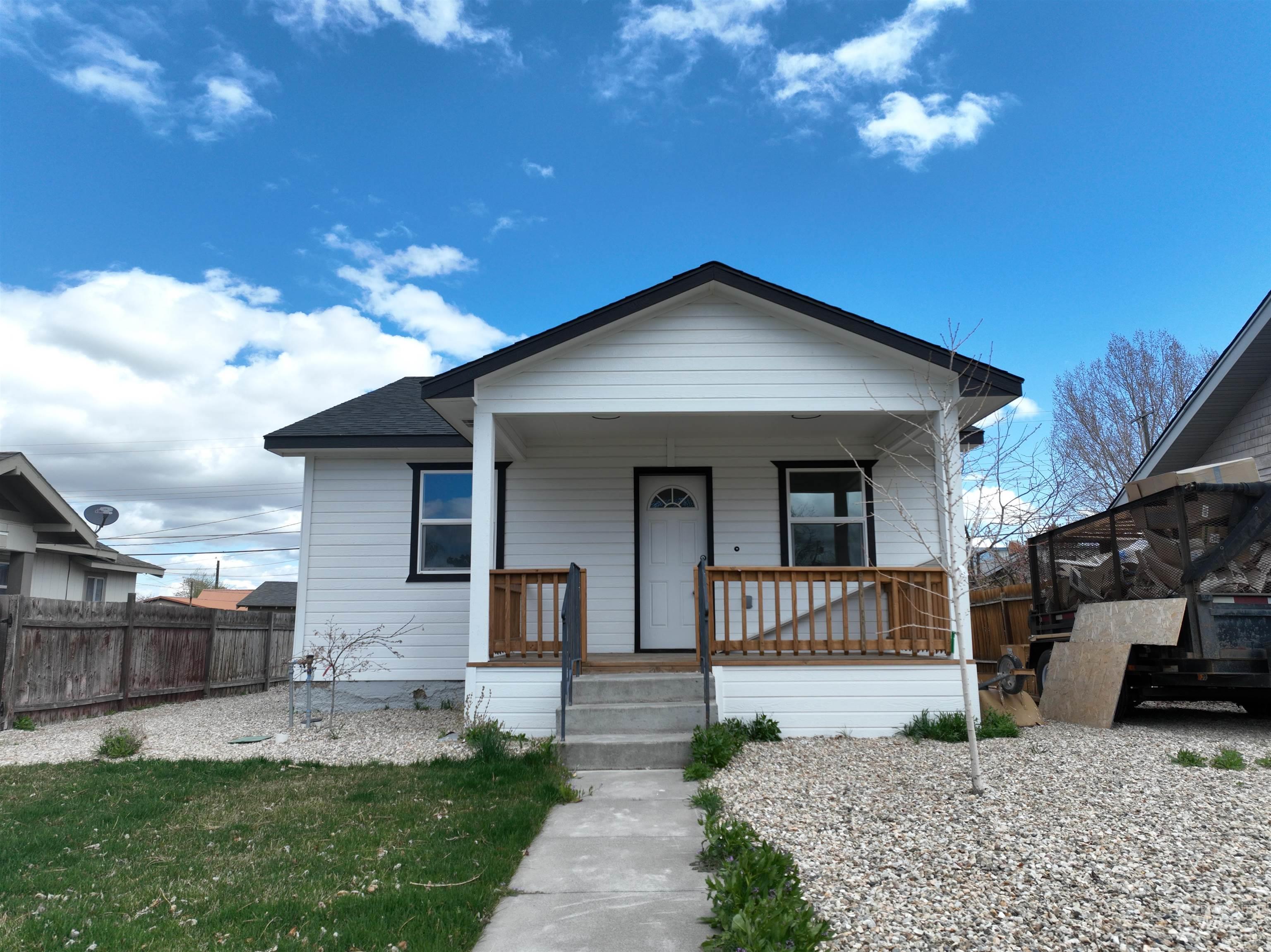 320 N 12th Property Photo 1
