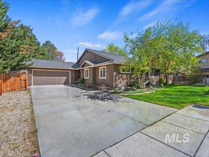 600 W Richmond Lane Property Photo 3