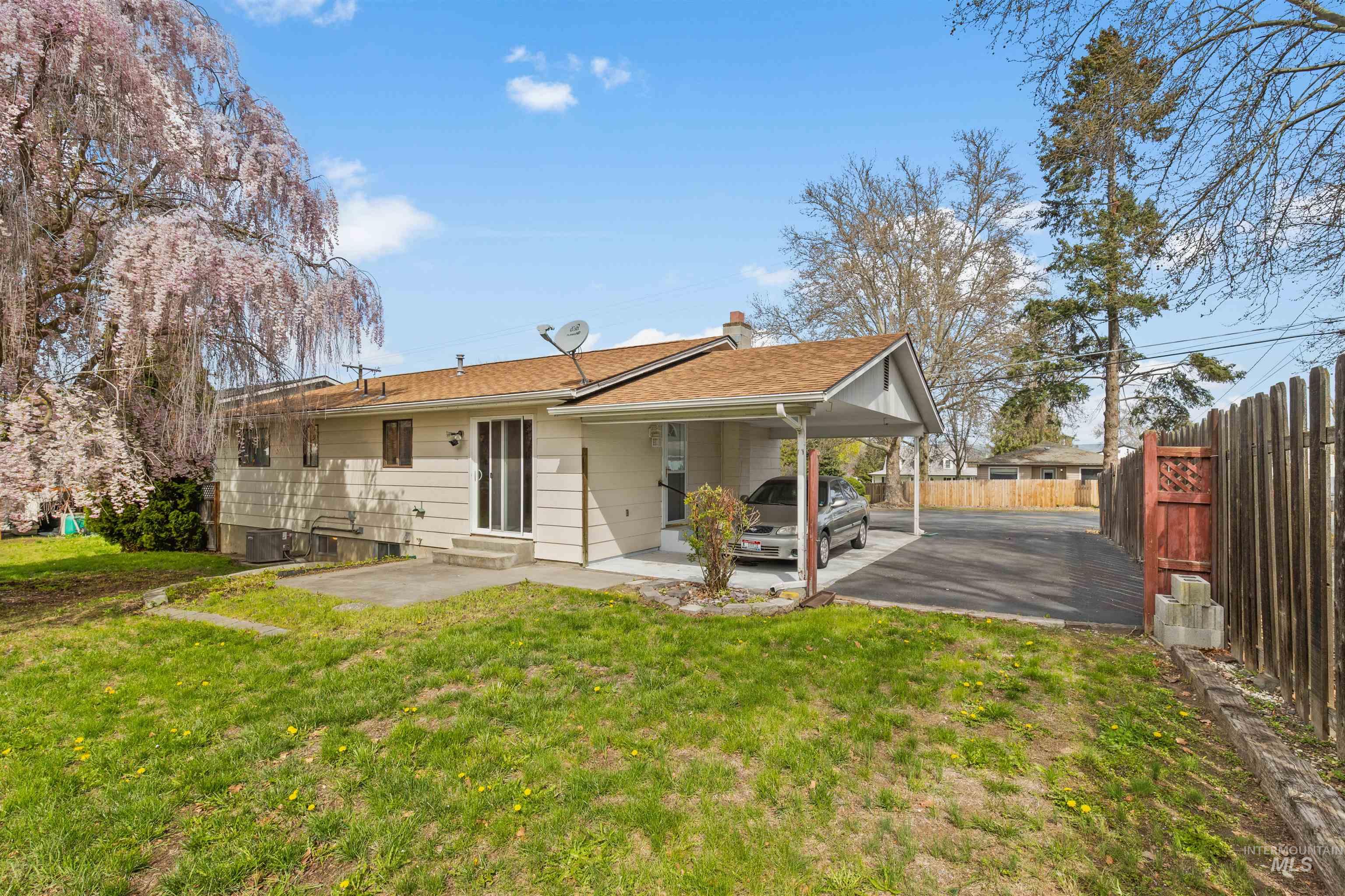 1426 Powers Ave Property Photo 5