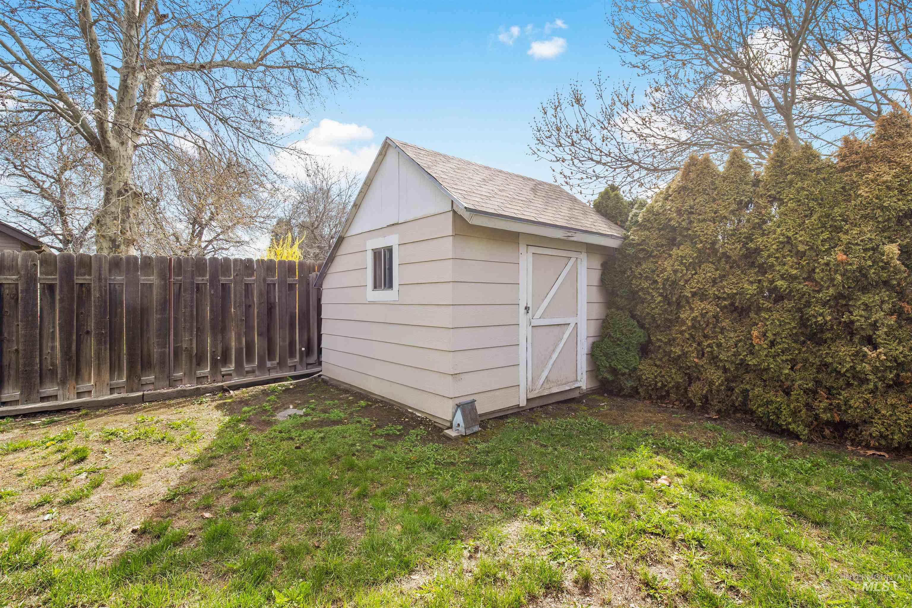 1426 Powers Ave Property Photo 6