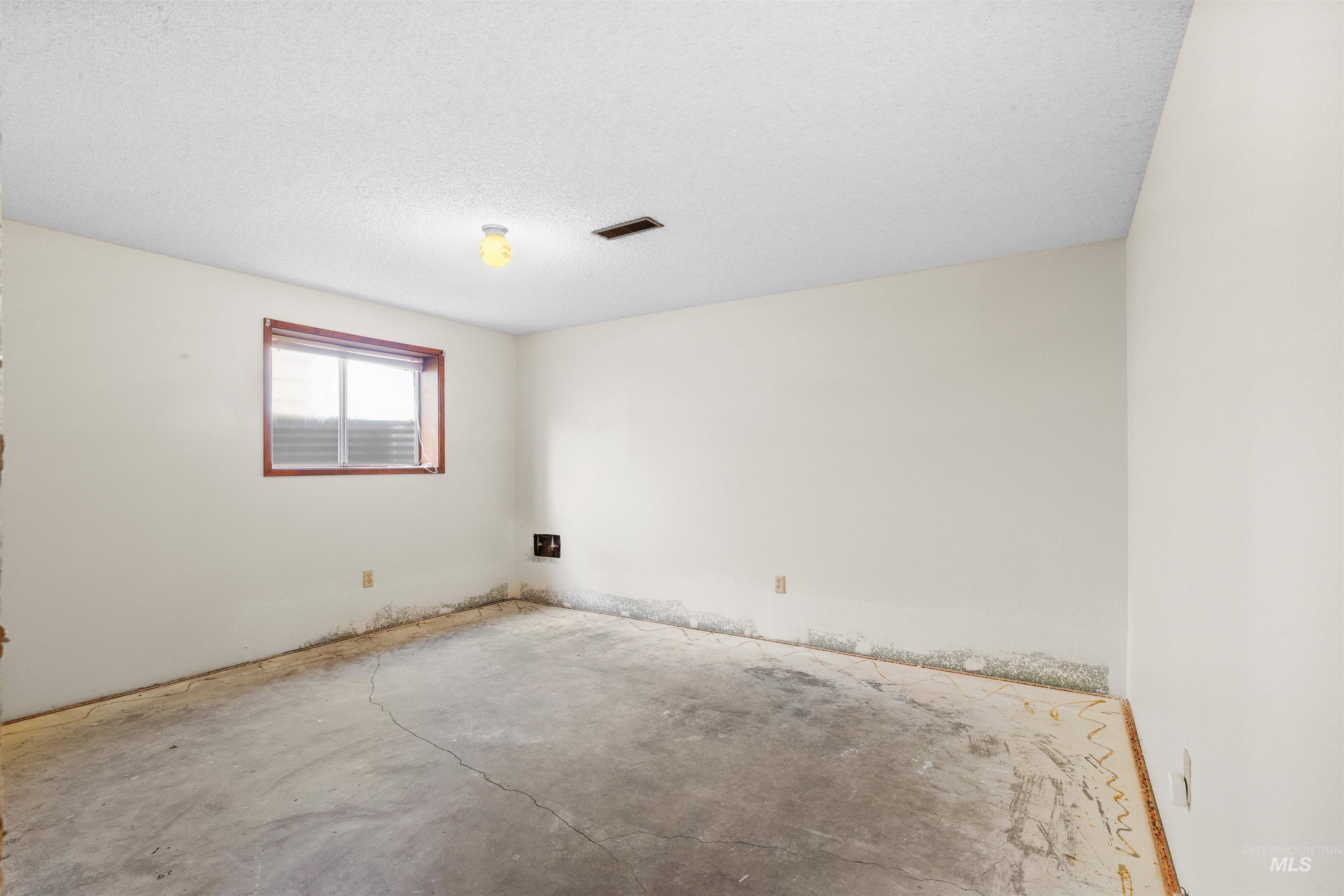 1426 Powers Ave Property Photo 24