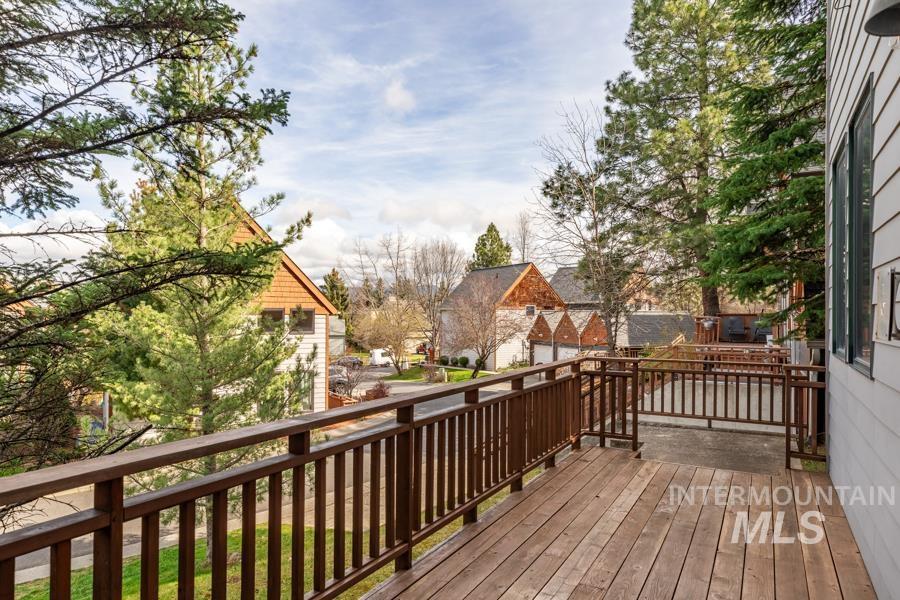 1415 Pine Cone Property Photo 3