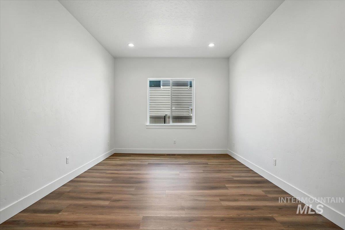 2221 N Mountain Vista Ave Property Photo 5