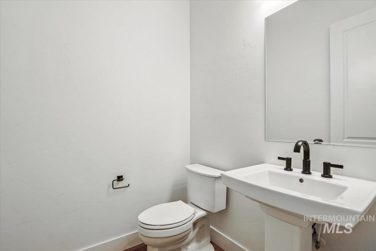 2221 N Mountain Vista Ave Property Photo 7