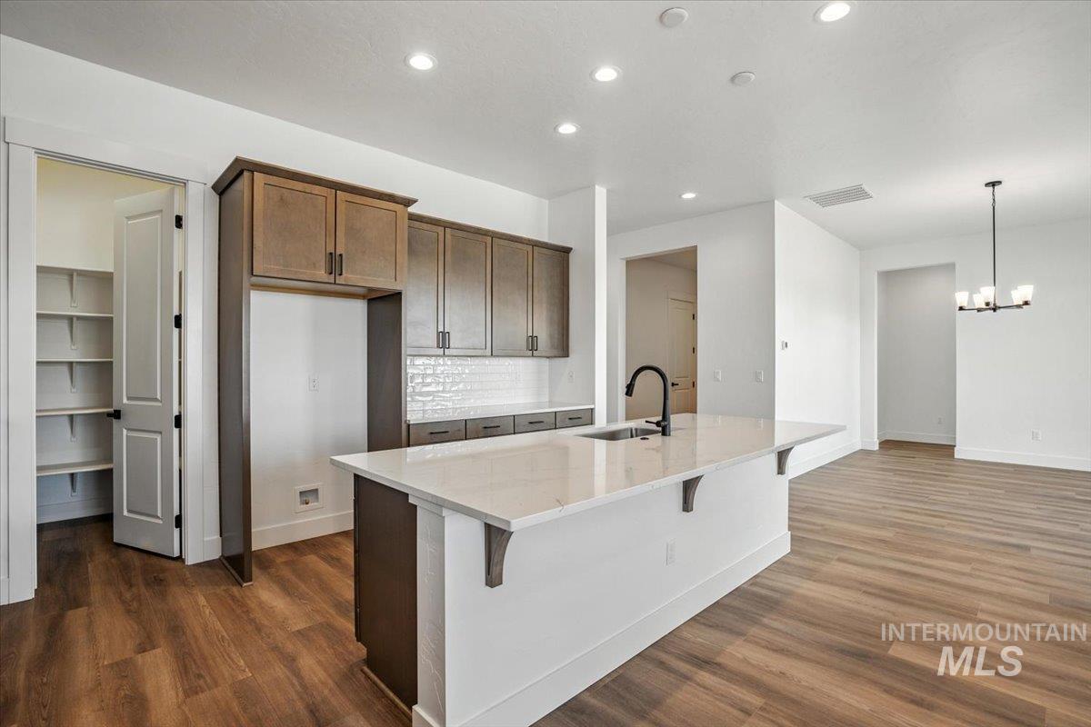 2221 N Mountain Vista Ave Property Photo 12
