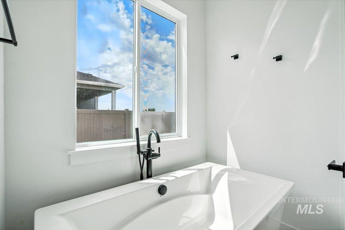2221 N Mountain Vista Ave Property Photo 27