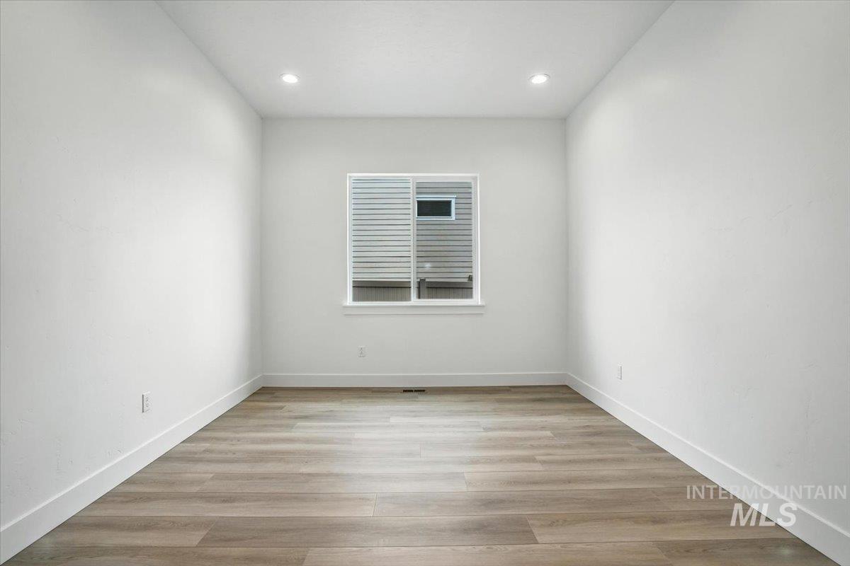 2195 N Mountain Vista Ave Property Photo 5