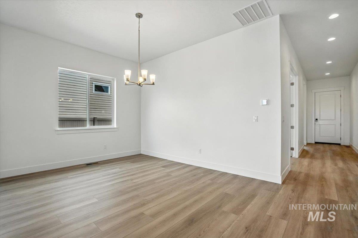 2195 N Mountain Vista Ave Property Photo 8