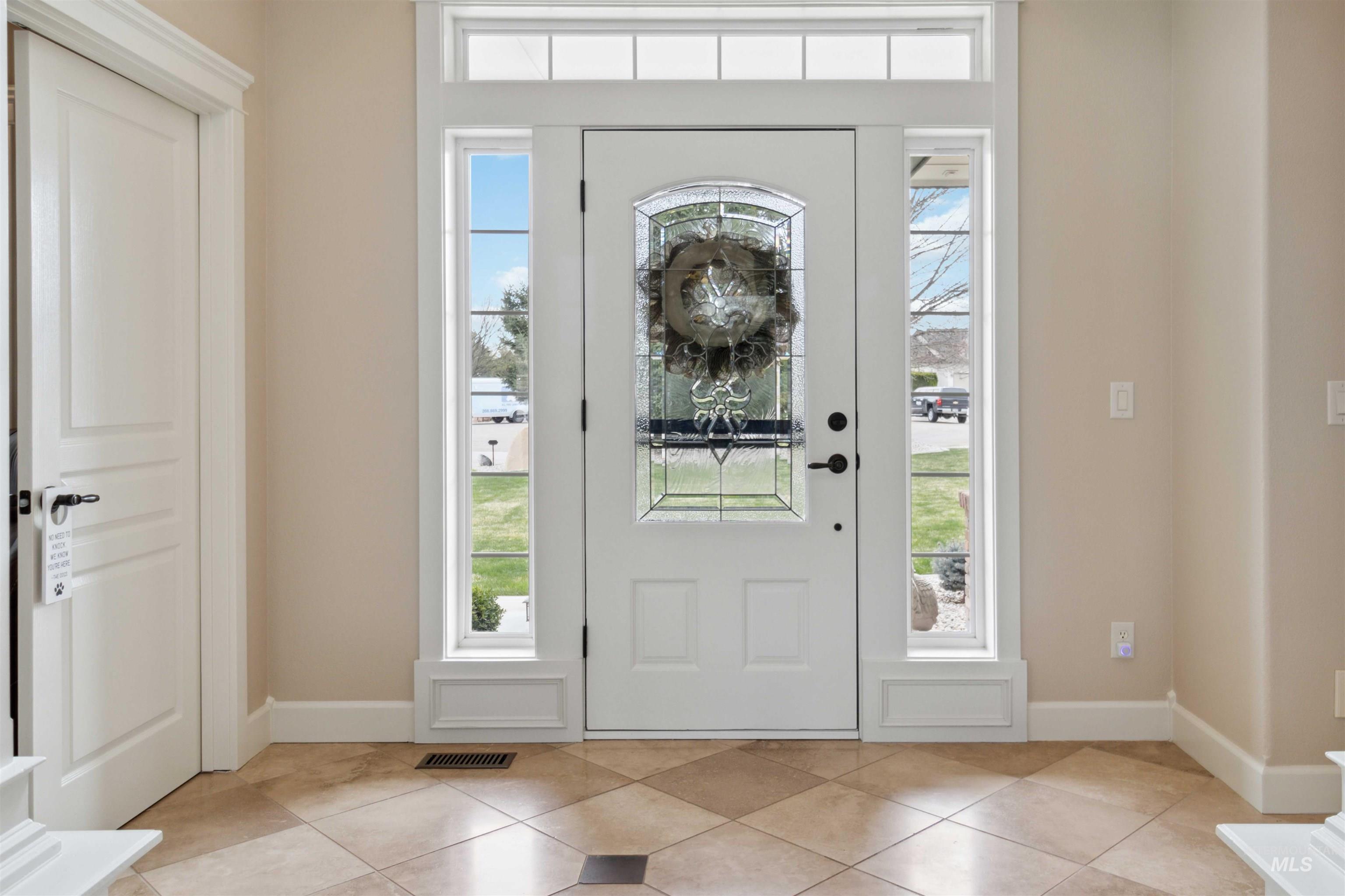 15702 Venus Ct Property Photo 4