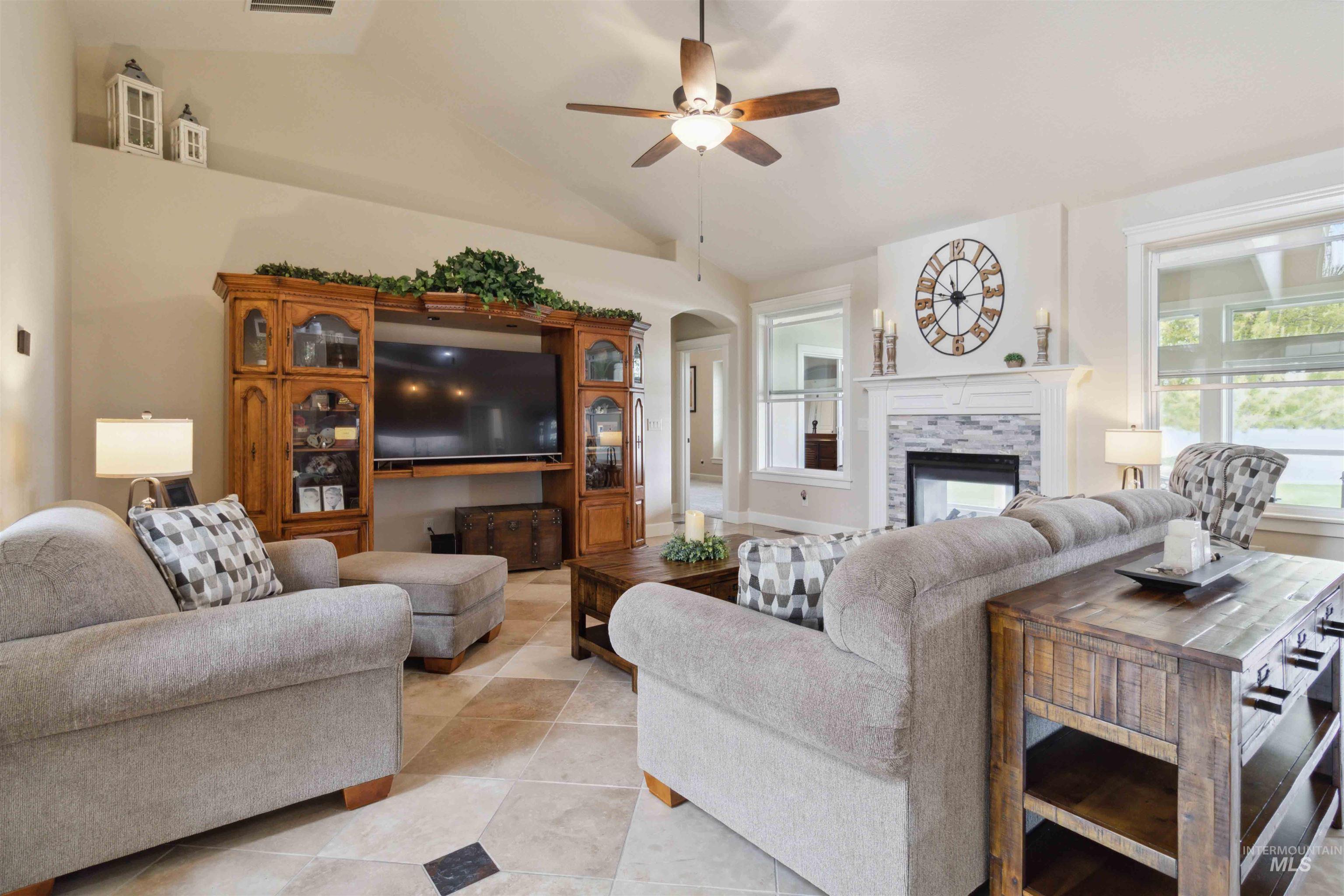 15702 Venus Ct Property Photo 6