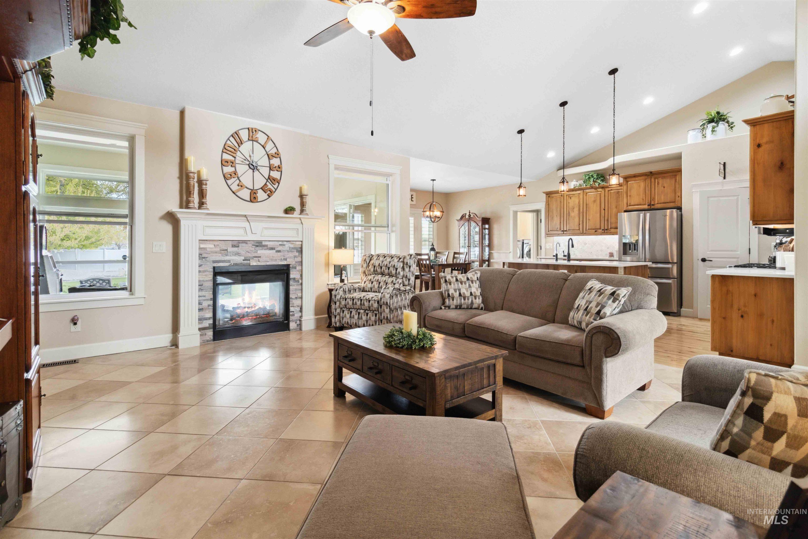 15702 Venus Ct Property Photo 7