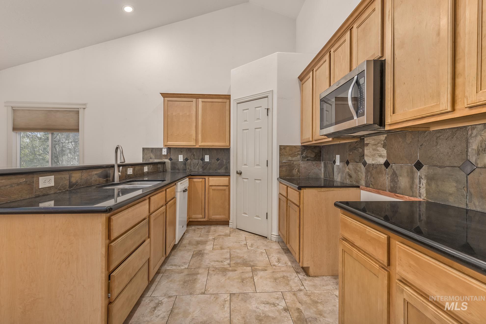 2407 E Locust Lane Property Photo 4