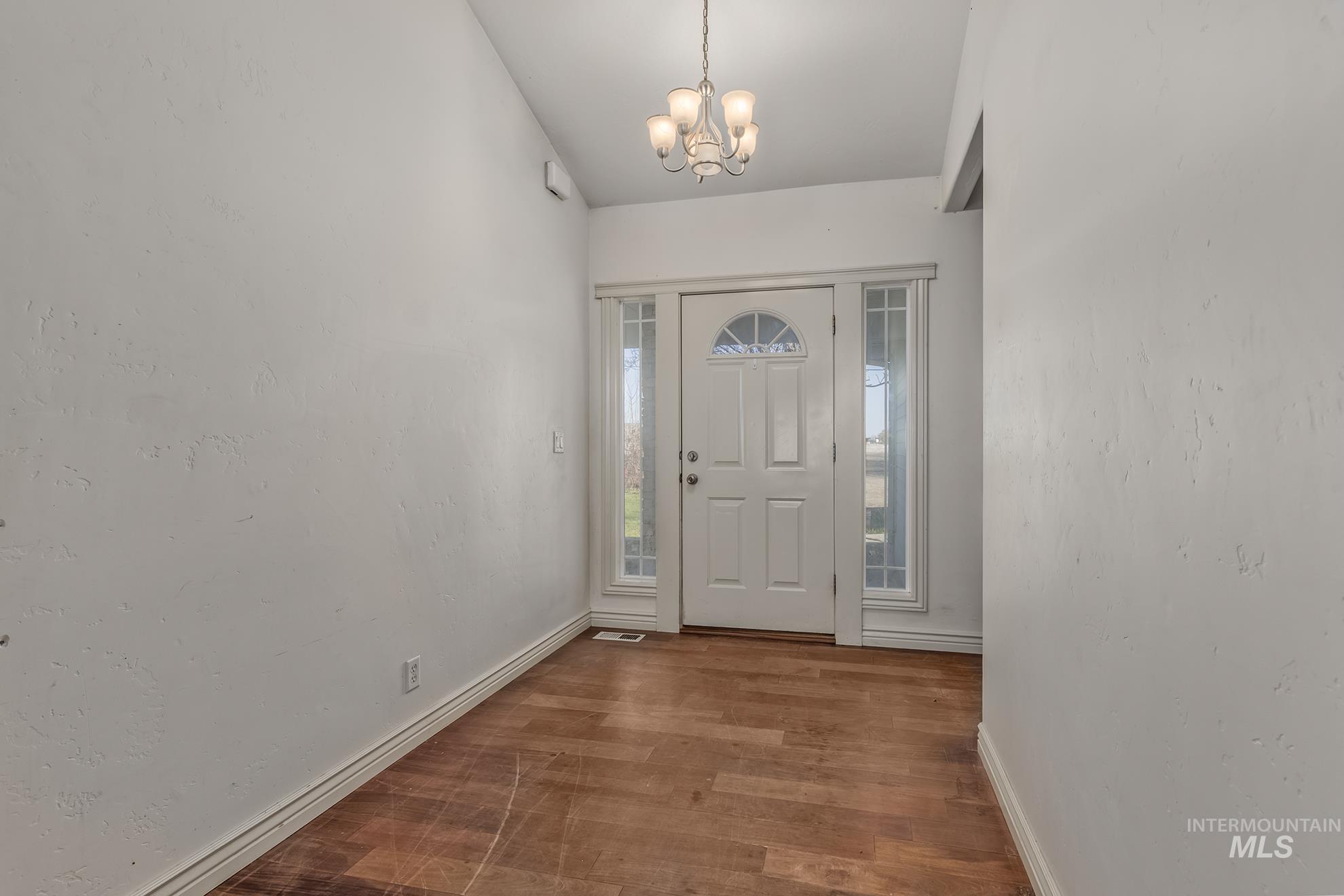 2407 E Locust Lane Property Photo 5