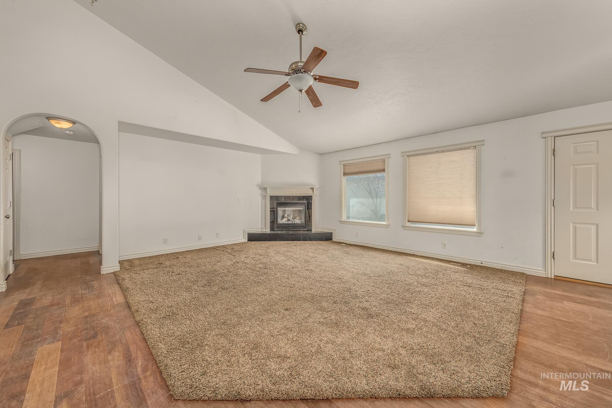 2407 E Locust Lane Property Photo 8