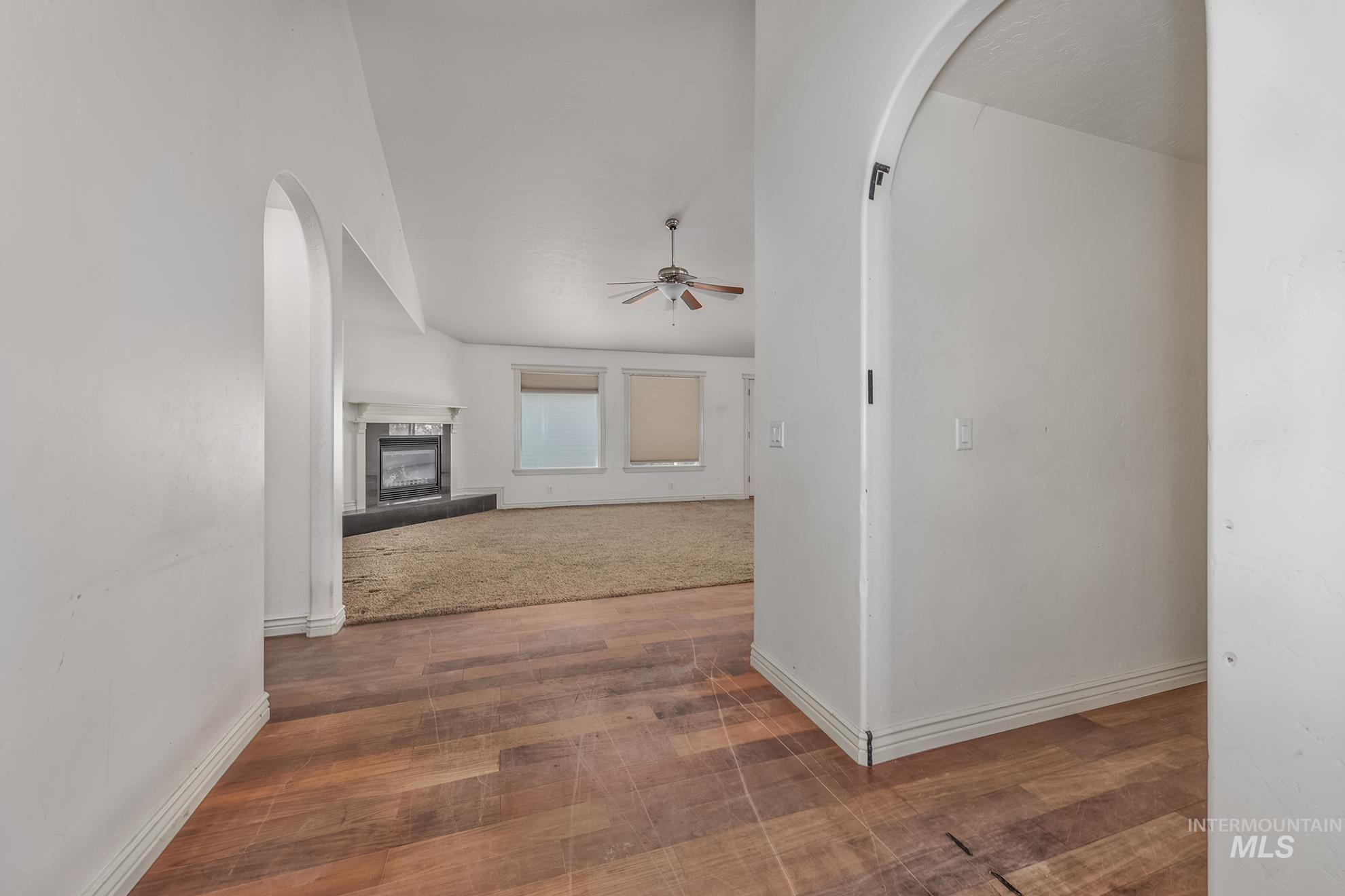 2407 E Locust Lane Property Photo 9