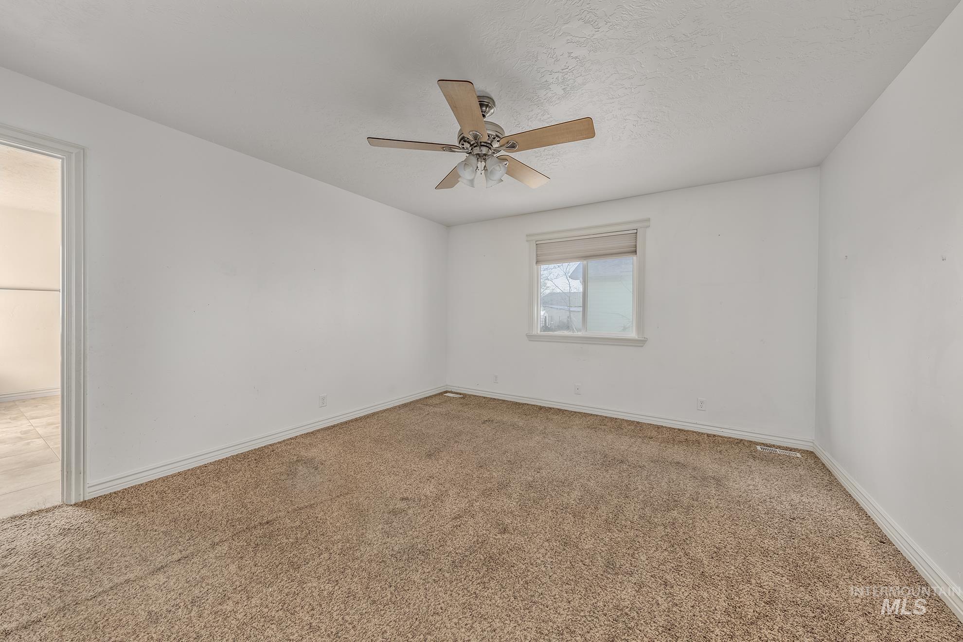 2407 E Locust Lane Property Photo 11