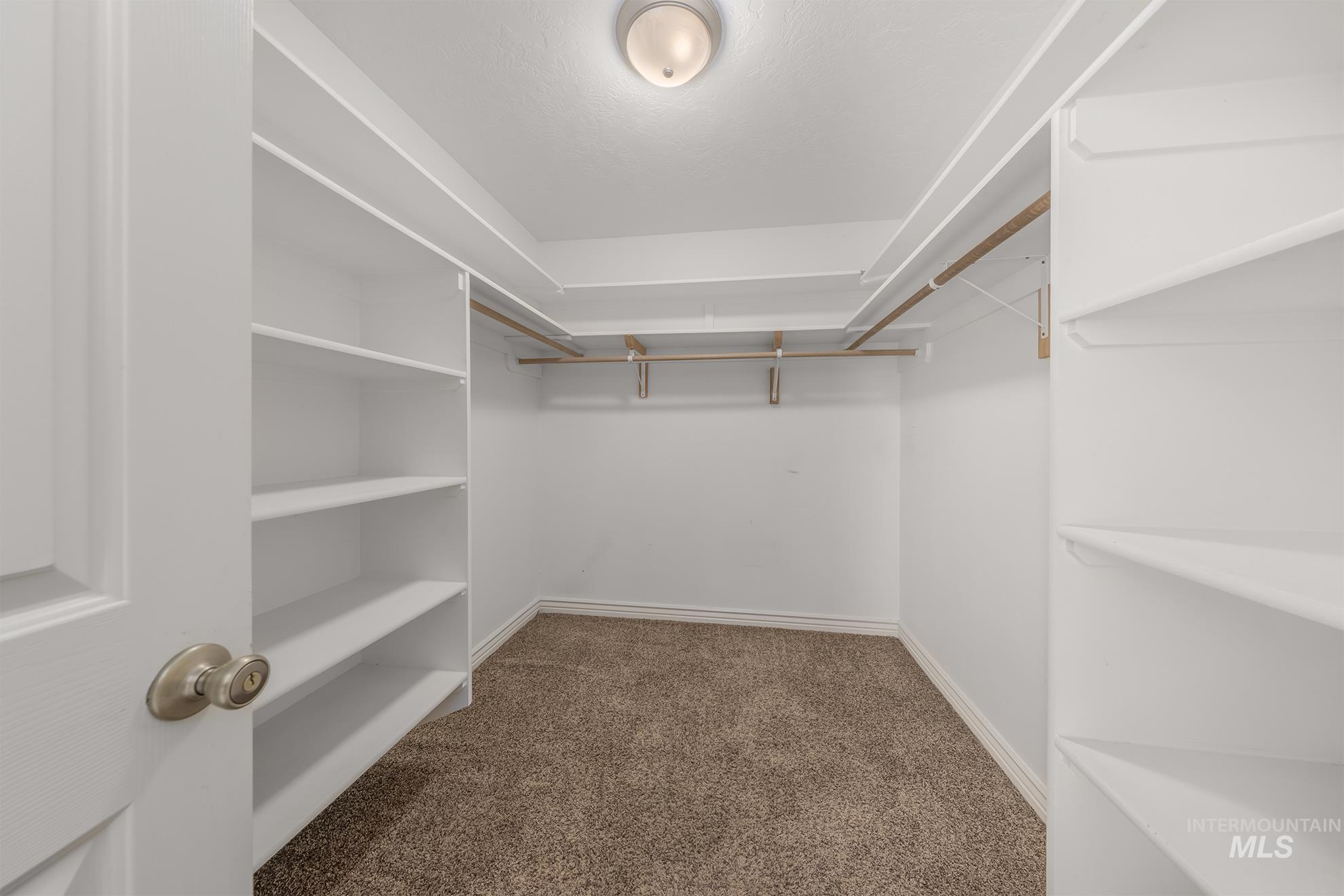 2407 E Locust Lane Property Photo 15