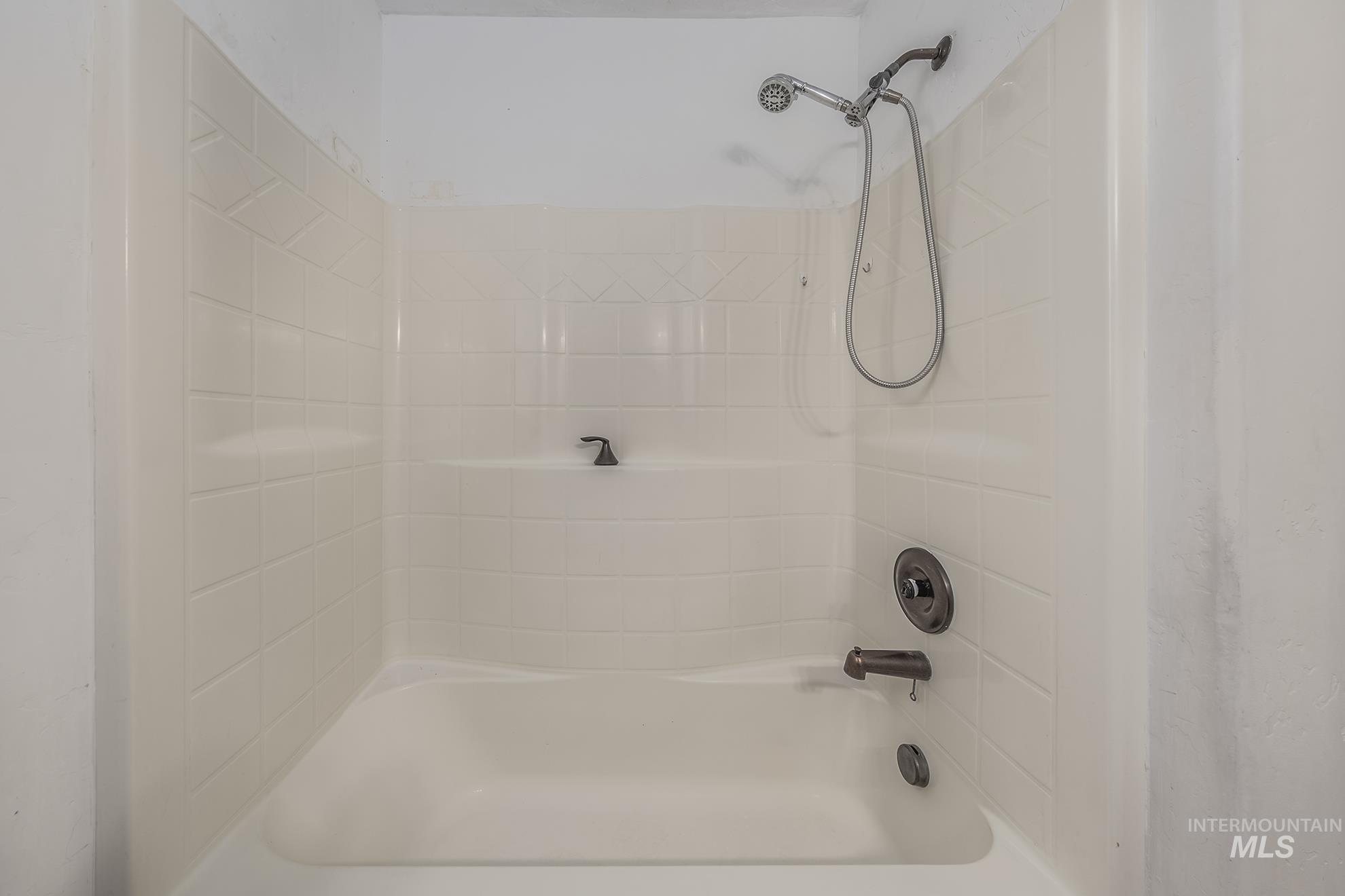 2407 E Locust Lane Property Photo 24
