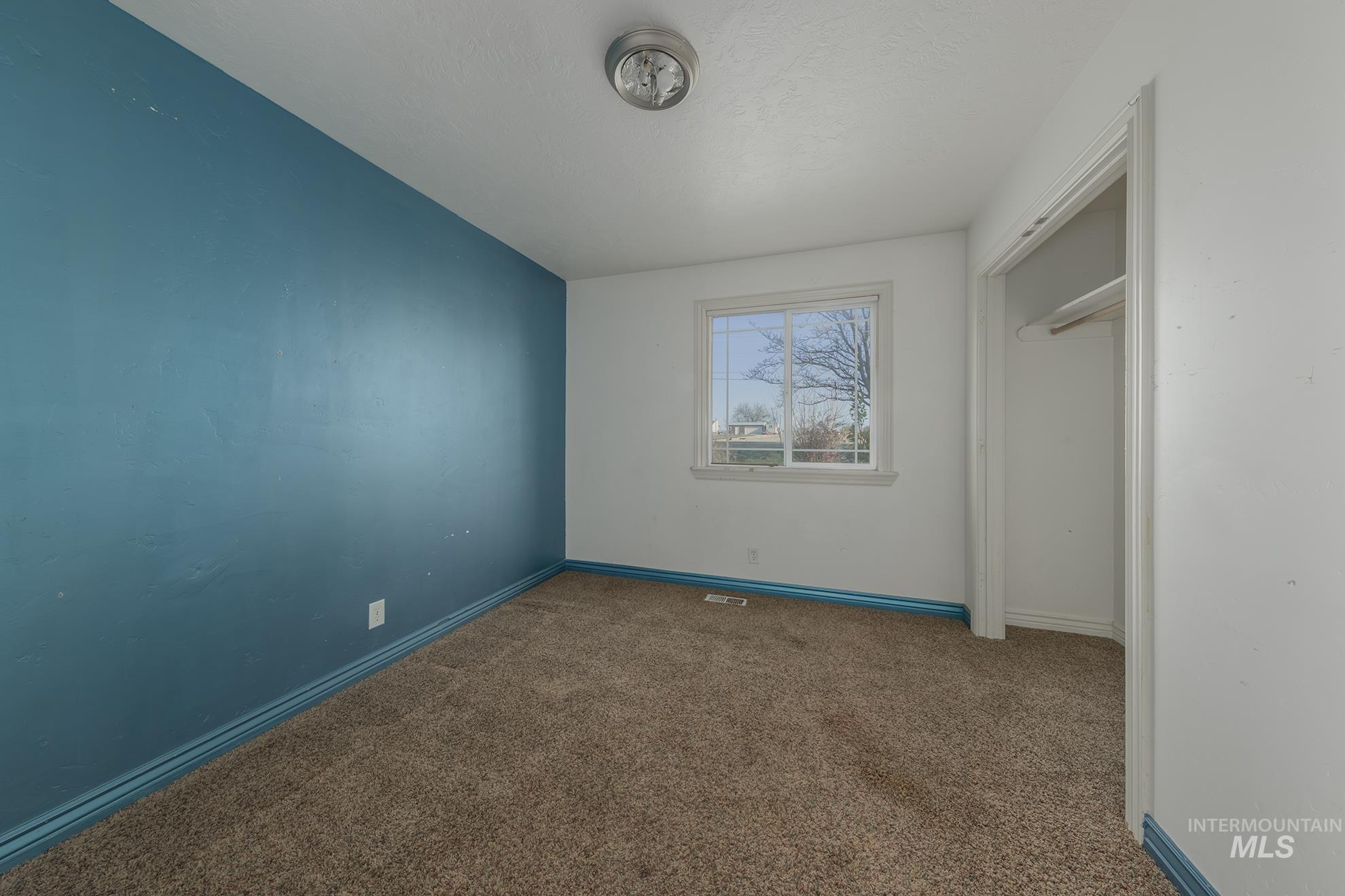 2407 E Locust Lane Property Photo 26