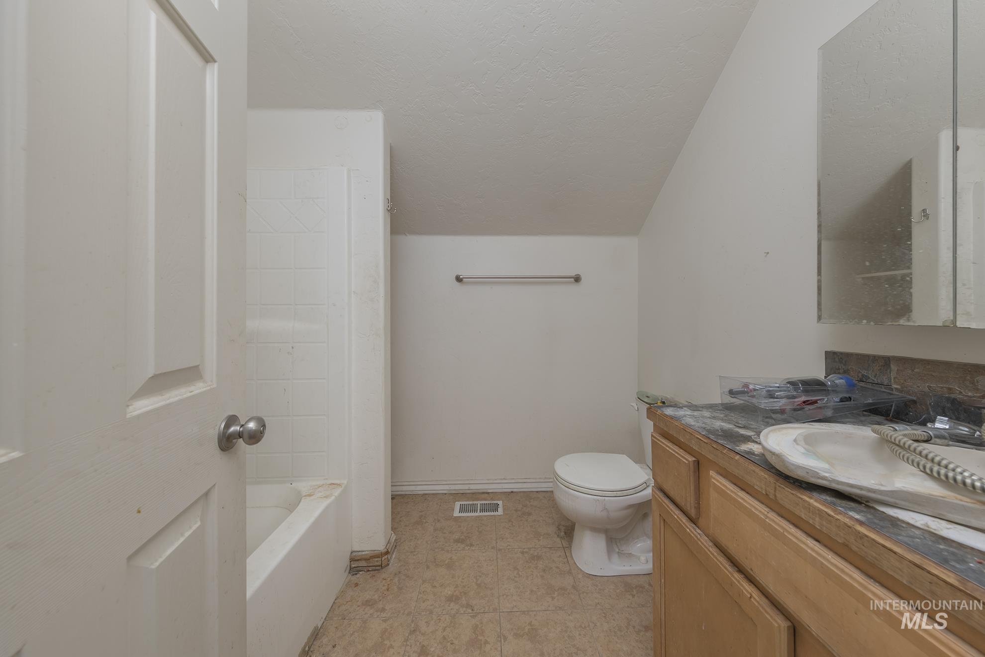 2407 E Locust Lane Property Photo 28