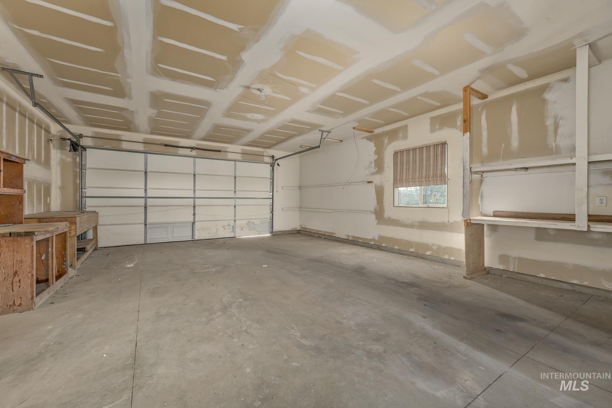2407 E Locust Lane Property Photo 32