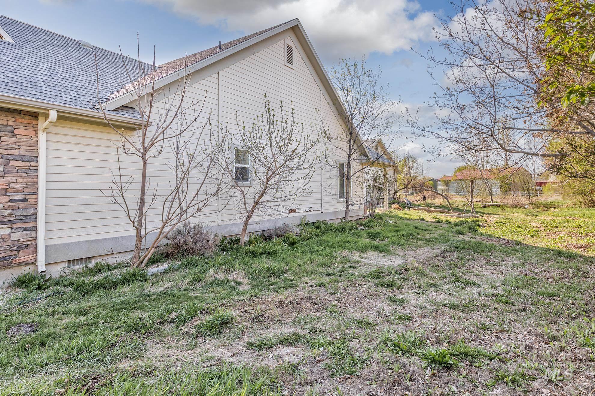 2407 E Locust Lane Property Photo 40