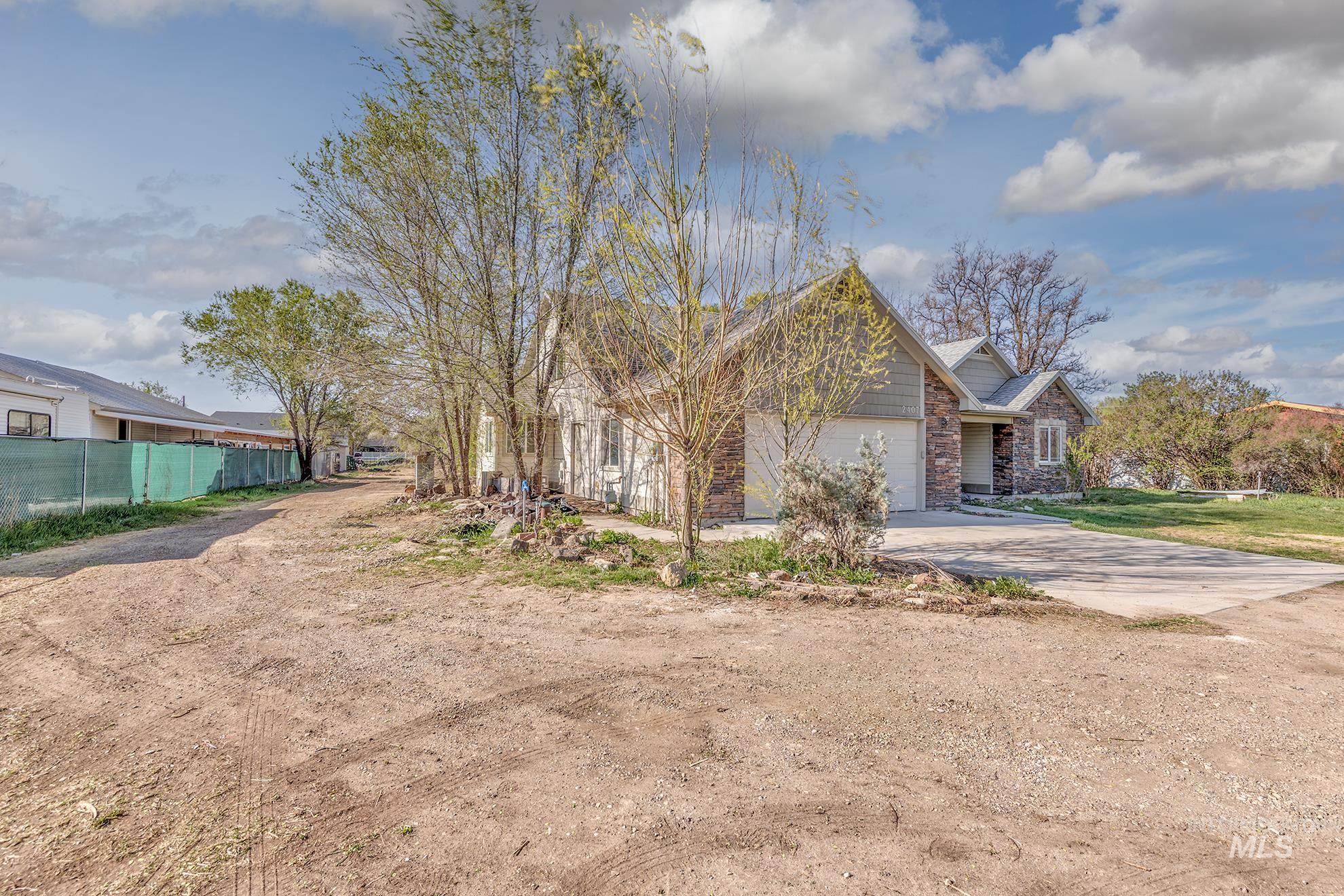 2407 E Locust Lane Property Photo 41