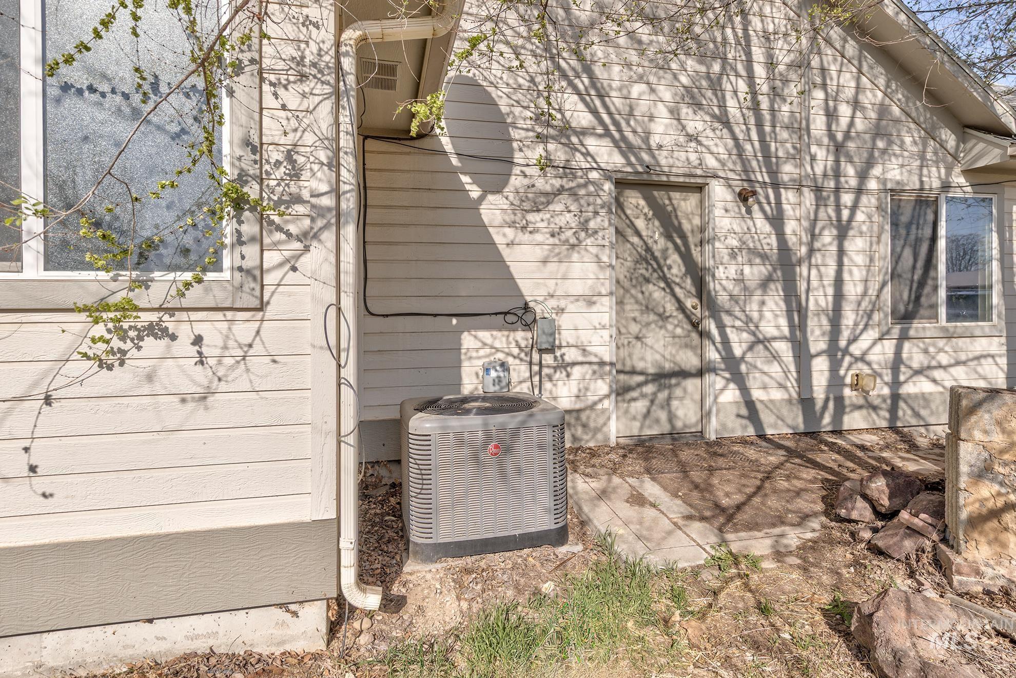 2407 E Locust Lane Property Photo 42