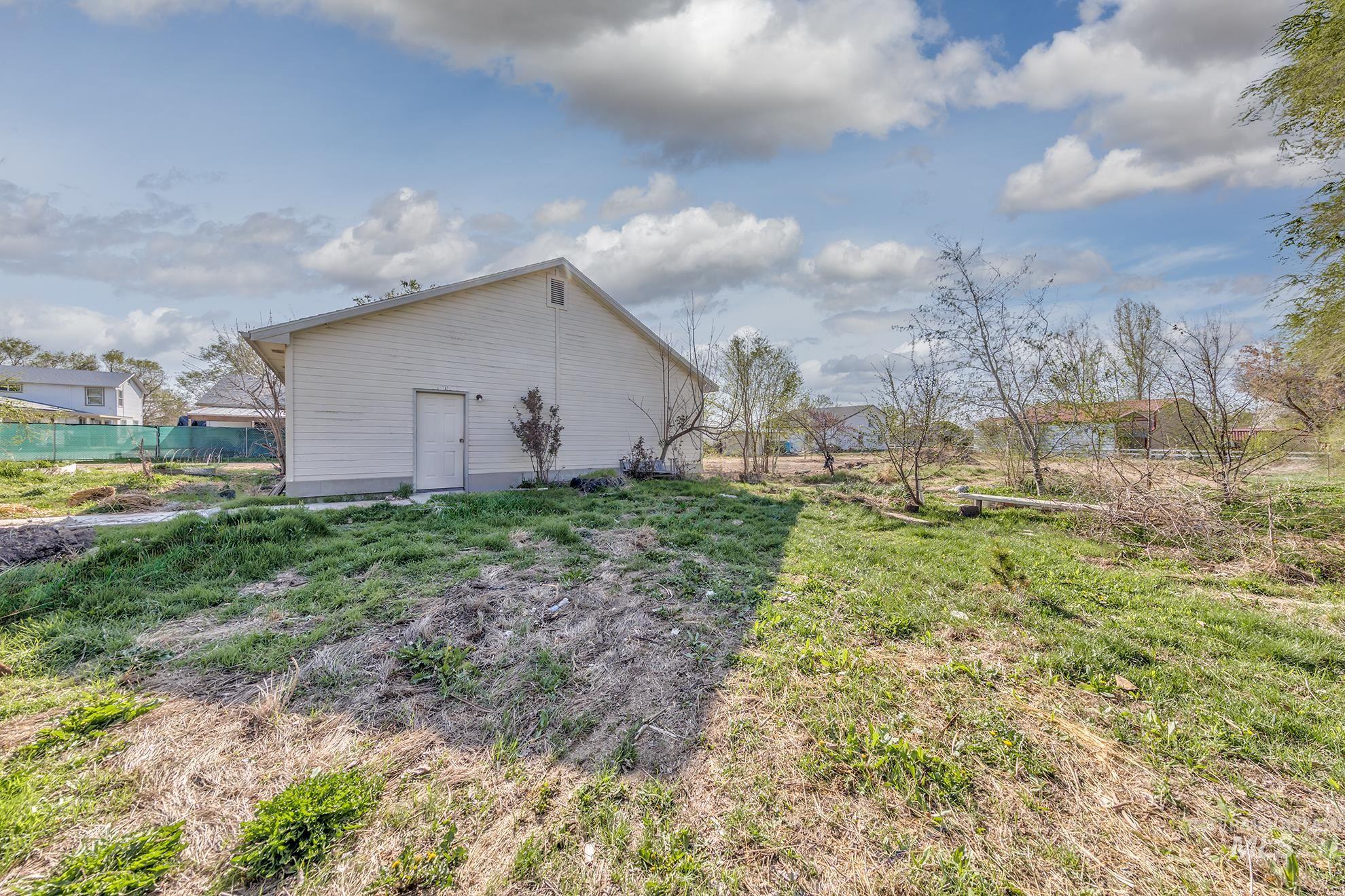 2407 E Locust Lane Property Photo 49