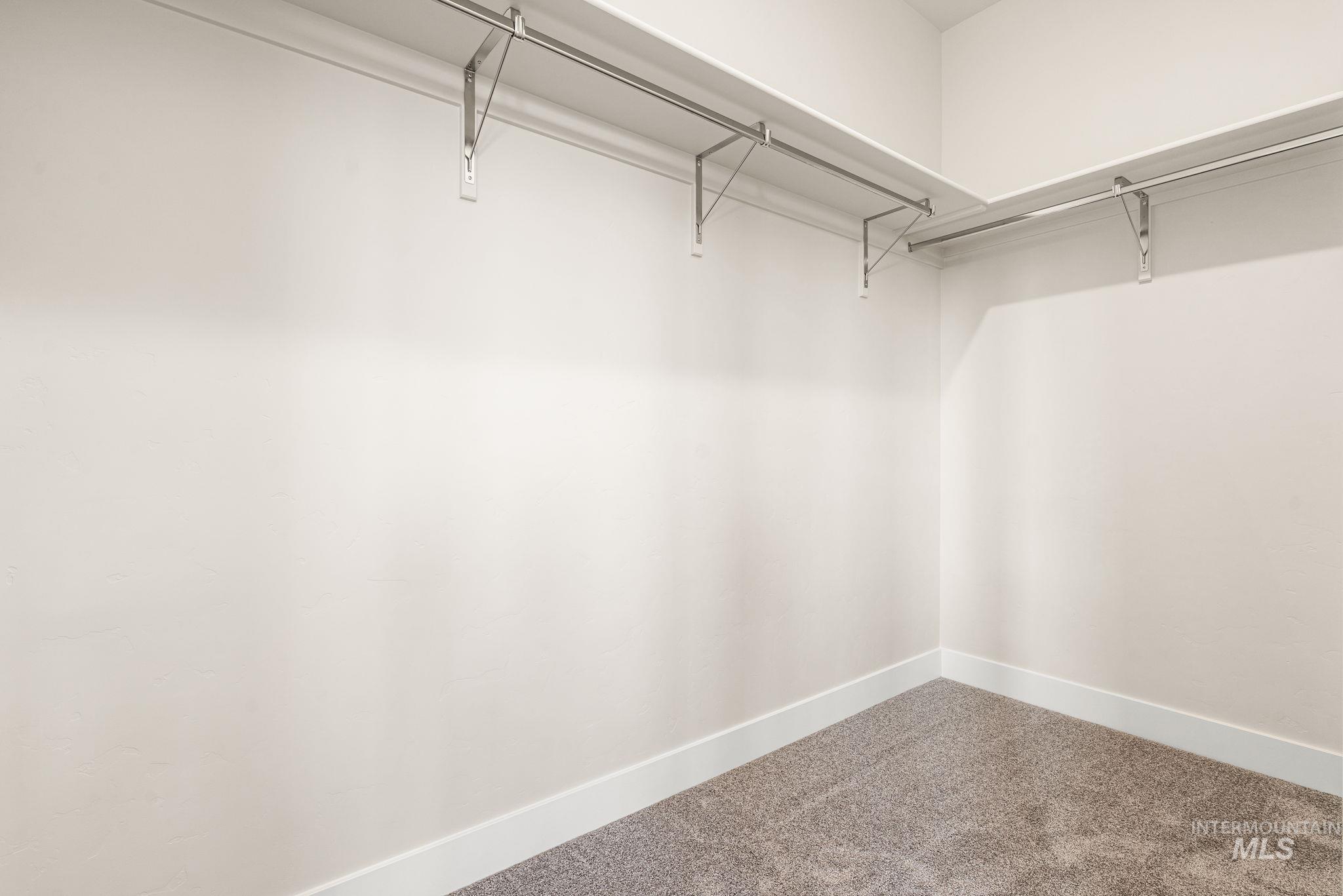 1423 White Cliffs St Property Photo 23