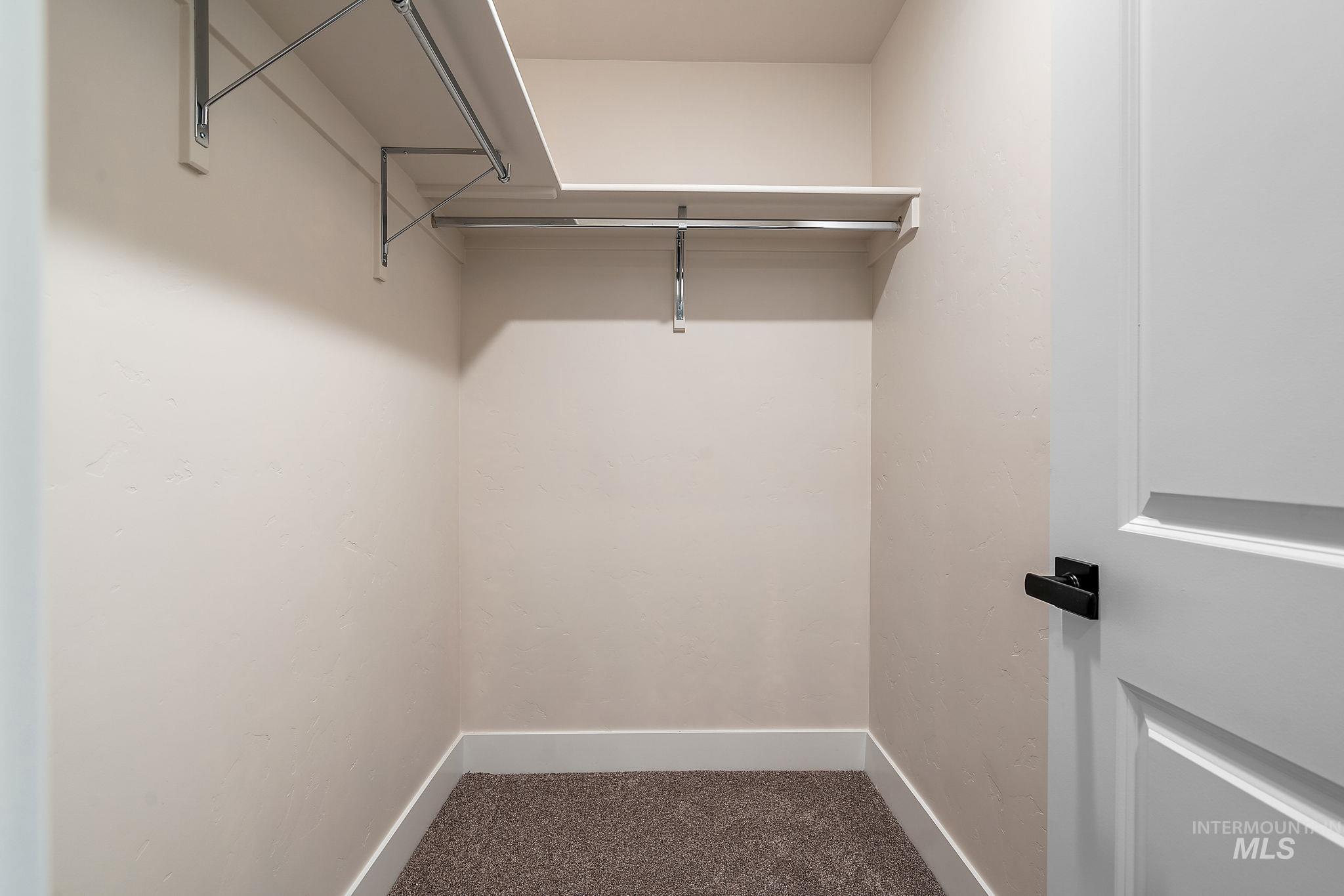 1423 White Cliffs St Property Photo 32