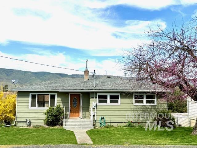647 18th Ave Property Photo