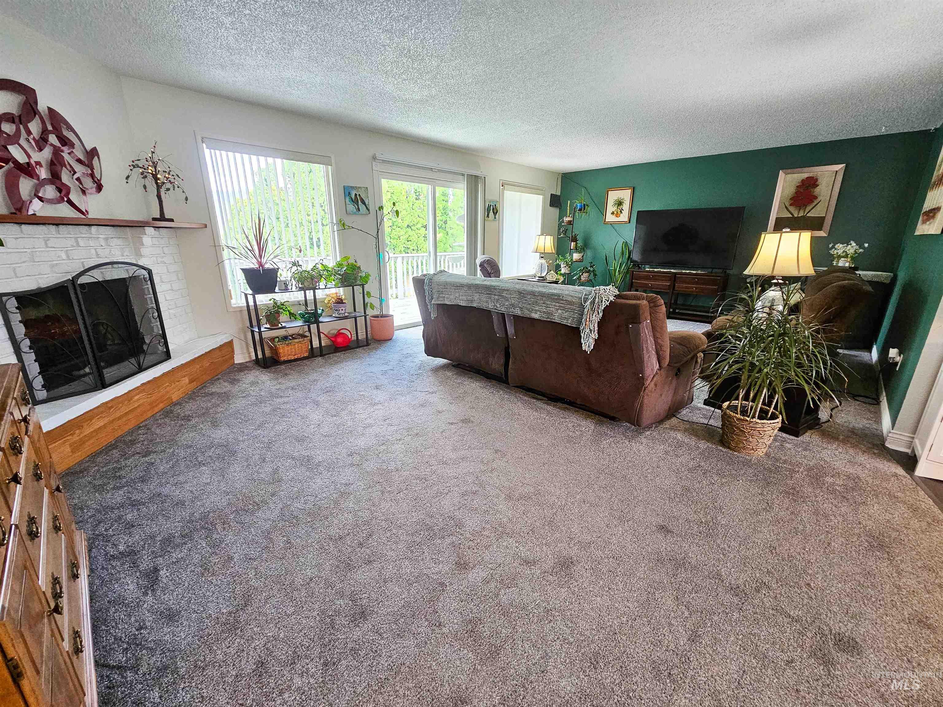 2390 Rolling Hills Drive Property Photo 3