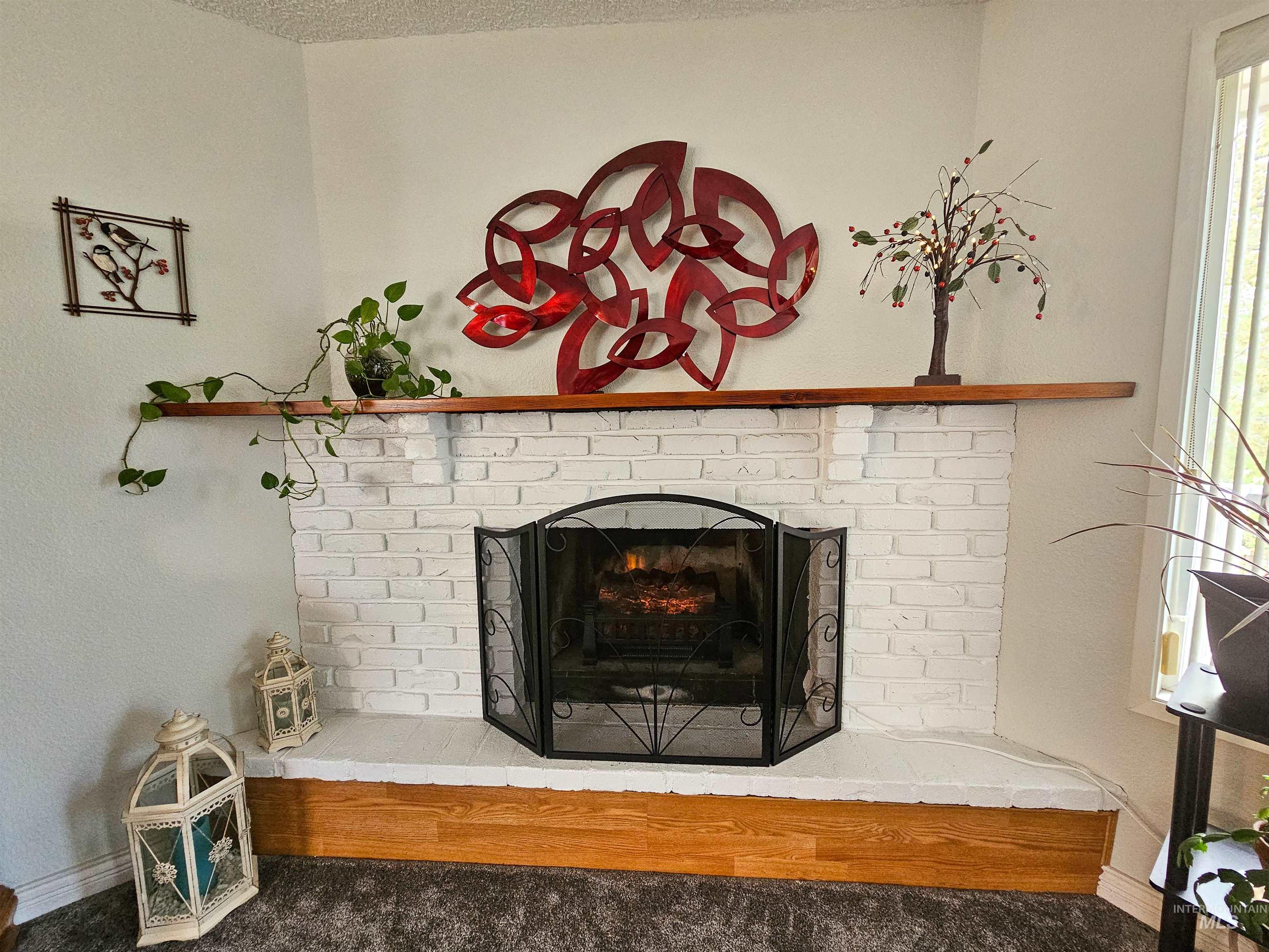 2390 Rolling Hills Drive Property Photo 4
