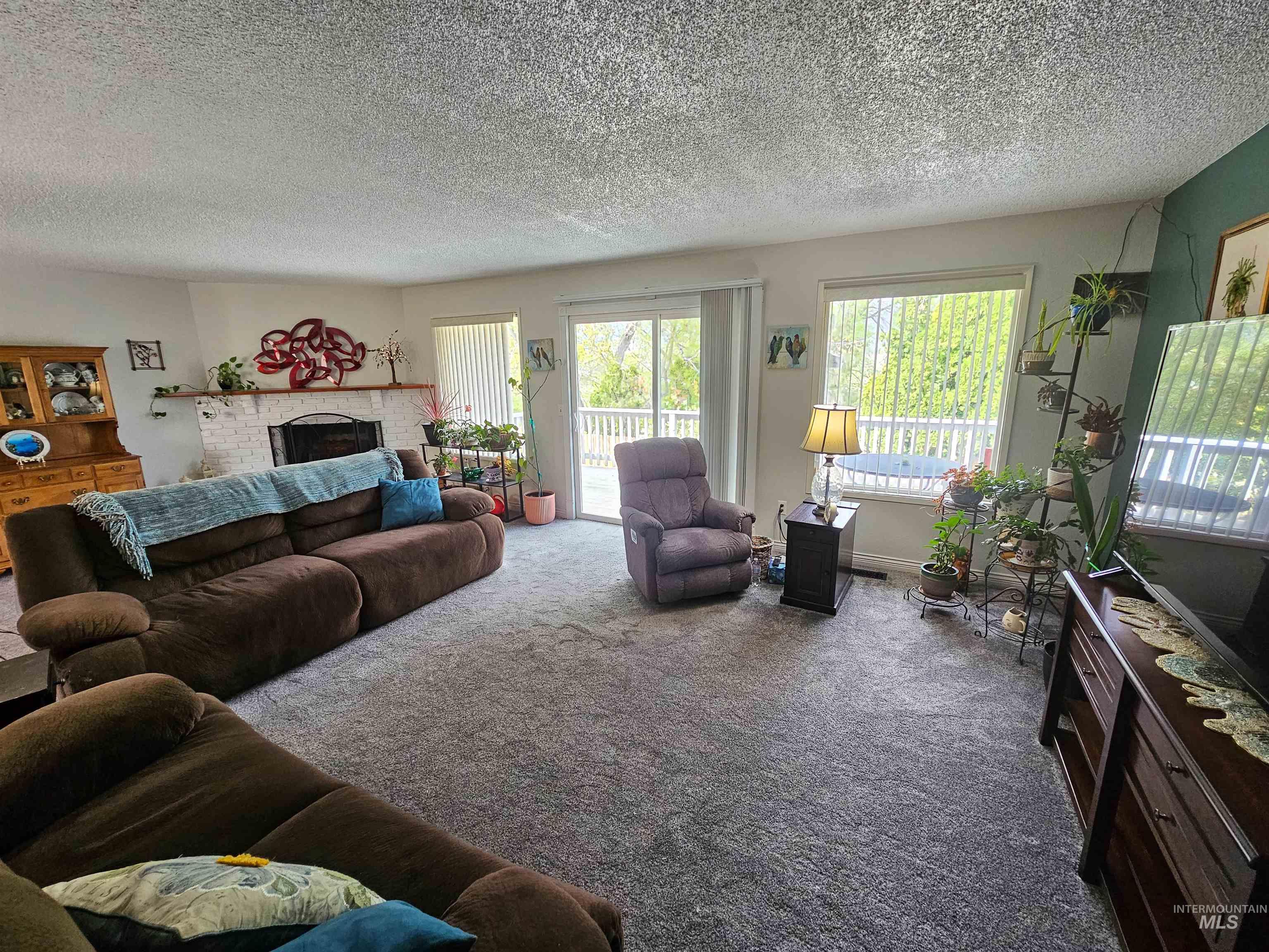 2390 Rolling Hills Drive Property Photo 5