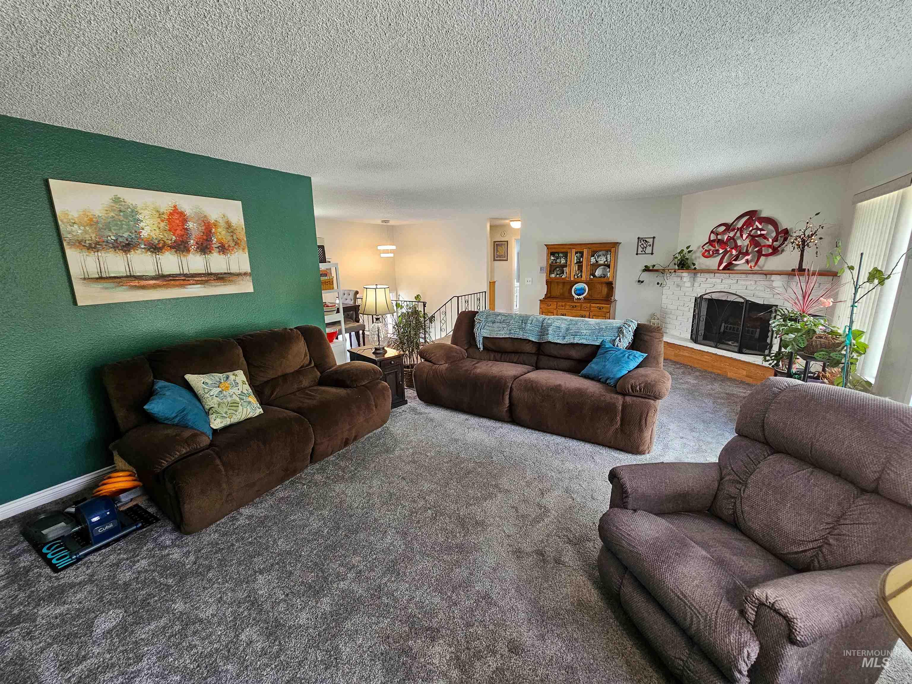 2390 Rolling Hills Drive Property Photo 6