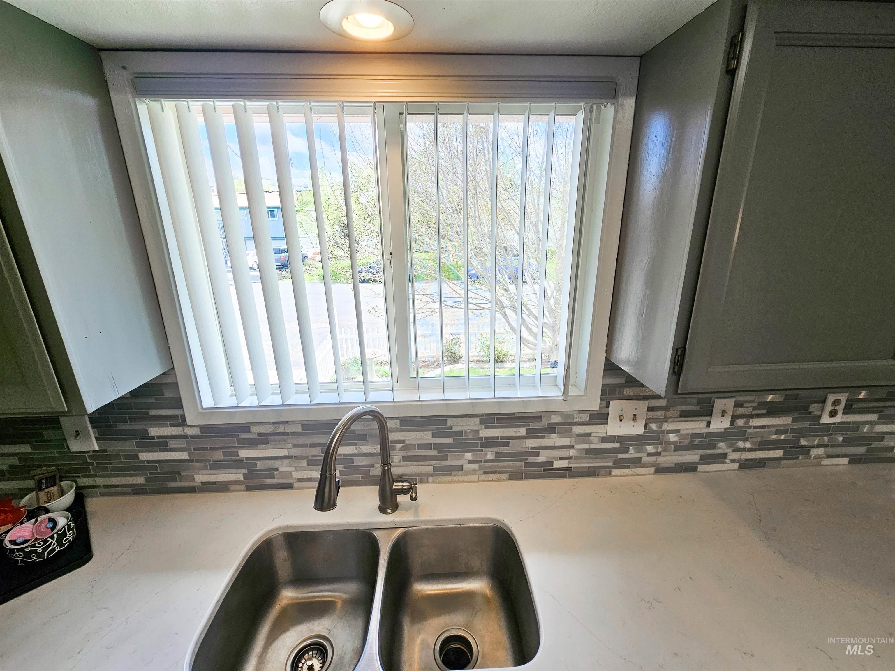 2390 Rolling Hills Drive Property Photo 8