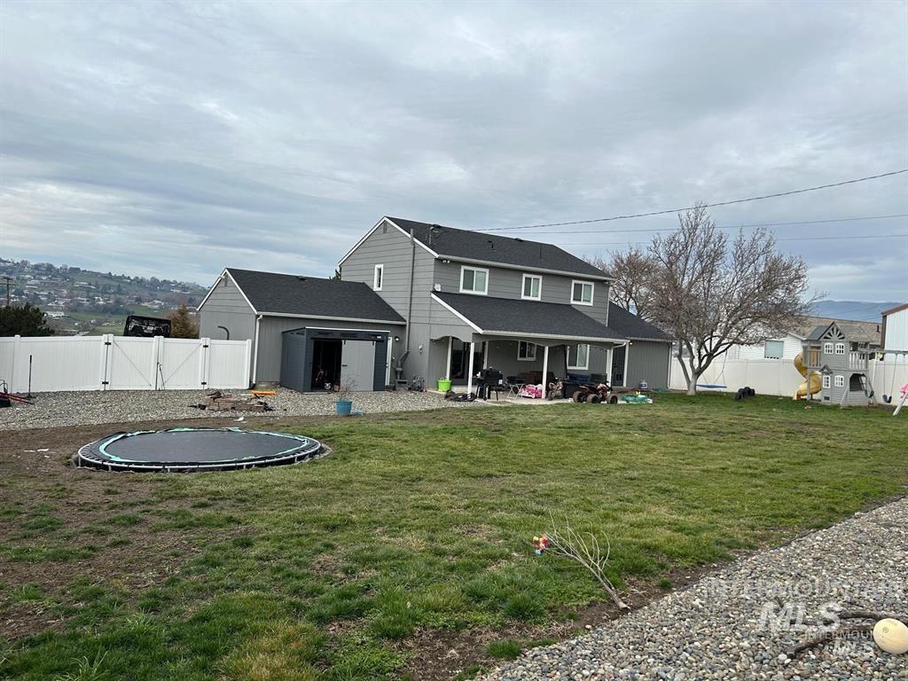 3333 Meadowlark Drive Property Photo 4