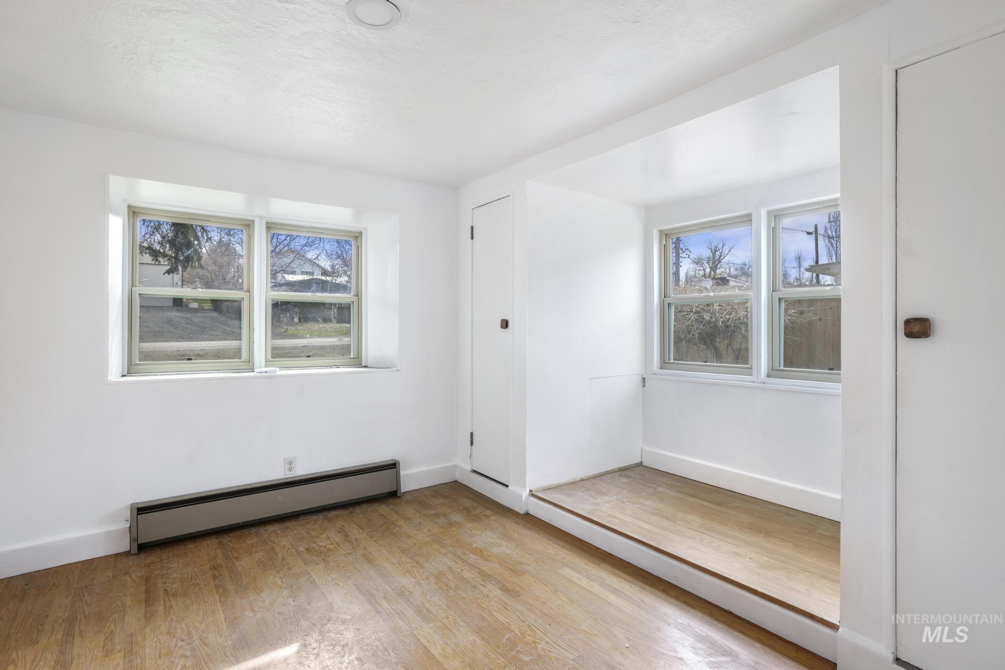 370 E Orchard Property Photo 2