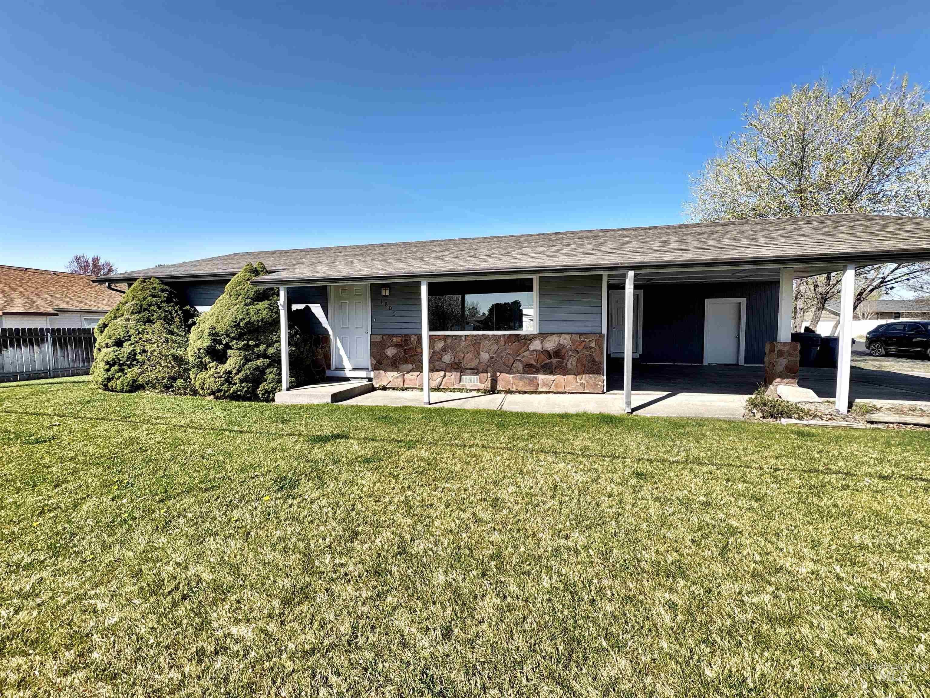 1805 Stonetree Drive Property Photo 3