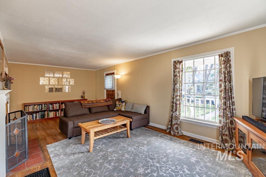 203 S Polk Property Photo 3