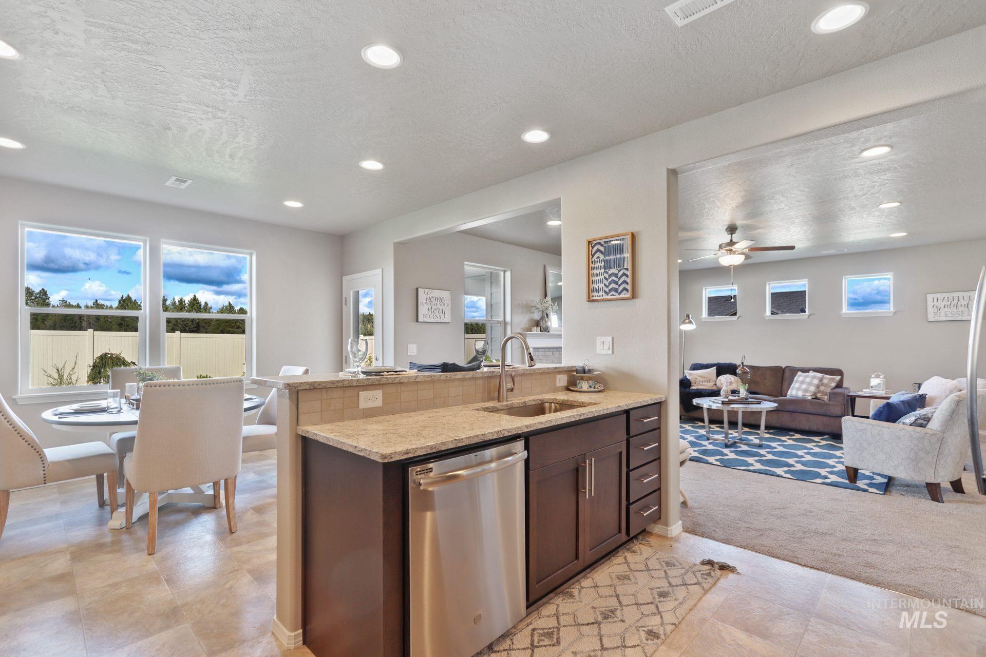 1676 Tule Dr. Property Photo 3