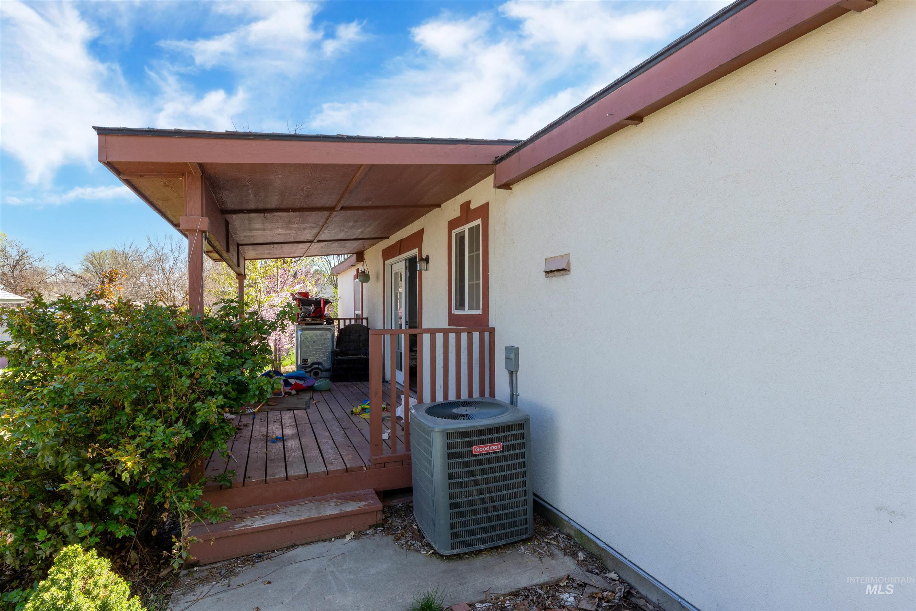 275 S Paradise Ave Property Photo 4