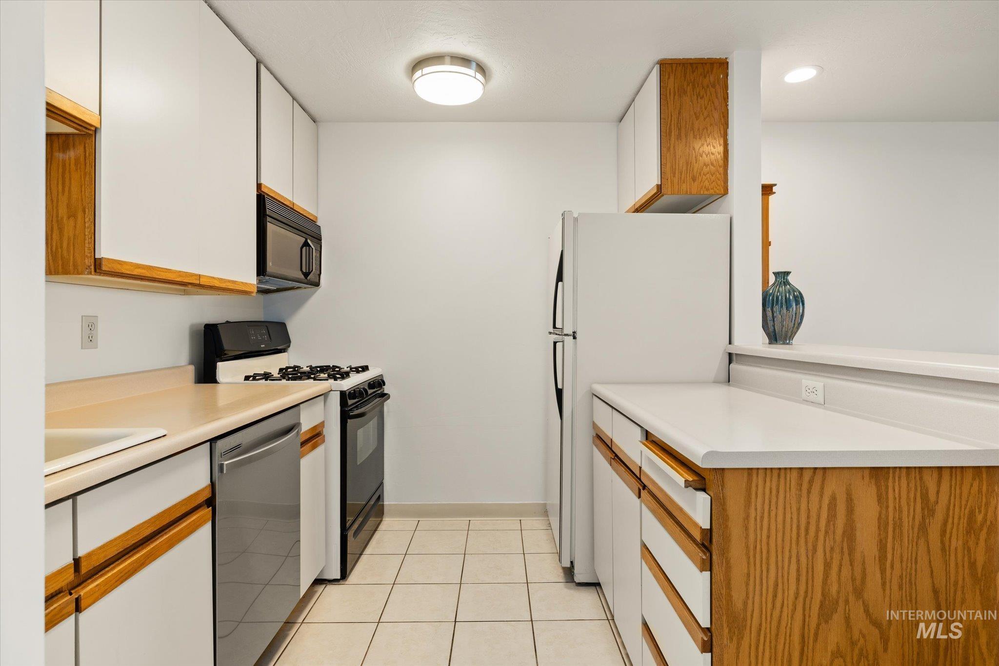 1056 N Camelot Dr Property Photo 11
