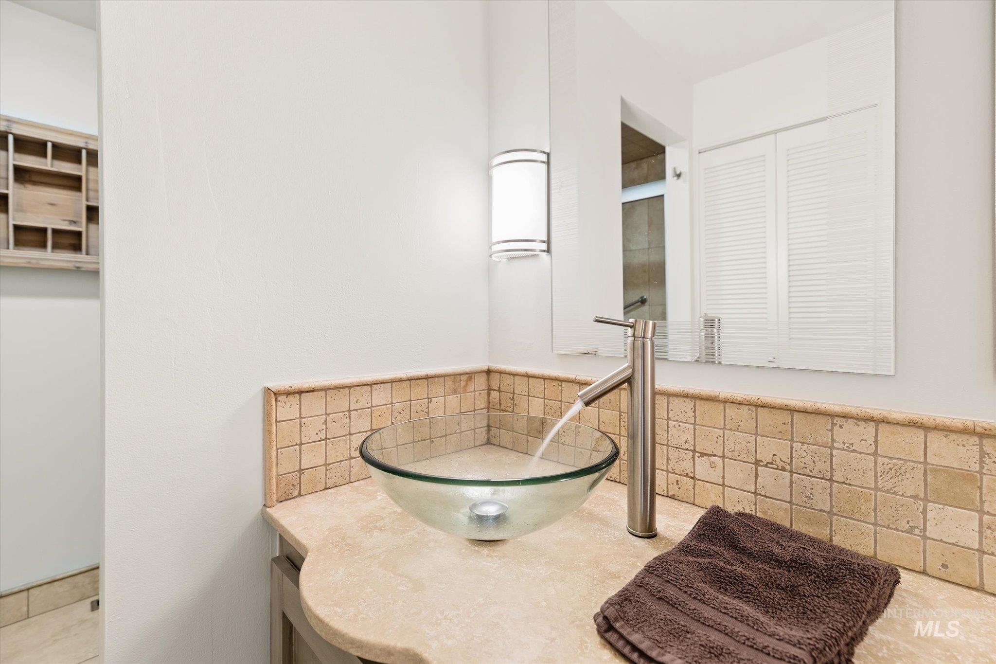 1056 N Camelot Dr Property Photo 18