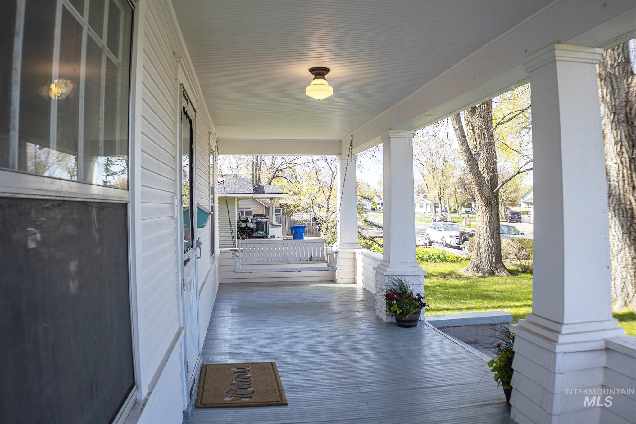 560 Blue Lakes Blvd Property Photo 3